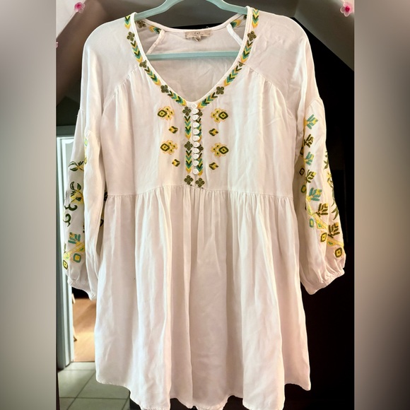 Chelsea & Violet Dresses & Skirts - Chelsea & Violet White Embellished 3/4 Sleeve Dress